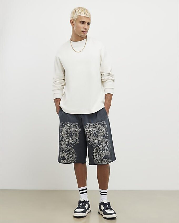 Svarta shorts med broderad japansk drake