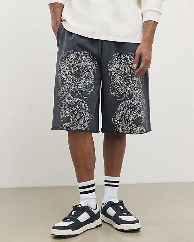 Svarta shorts med broderad japansk drake