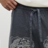 Svarta shorts med broderad japansk drake