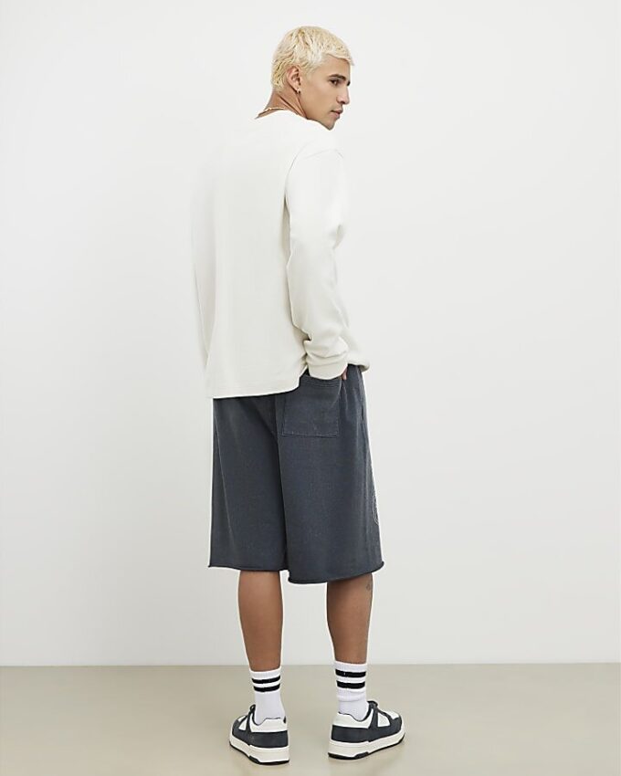Svarta shorts med broderad japansk drake