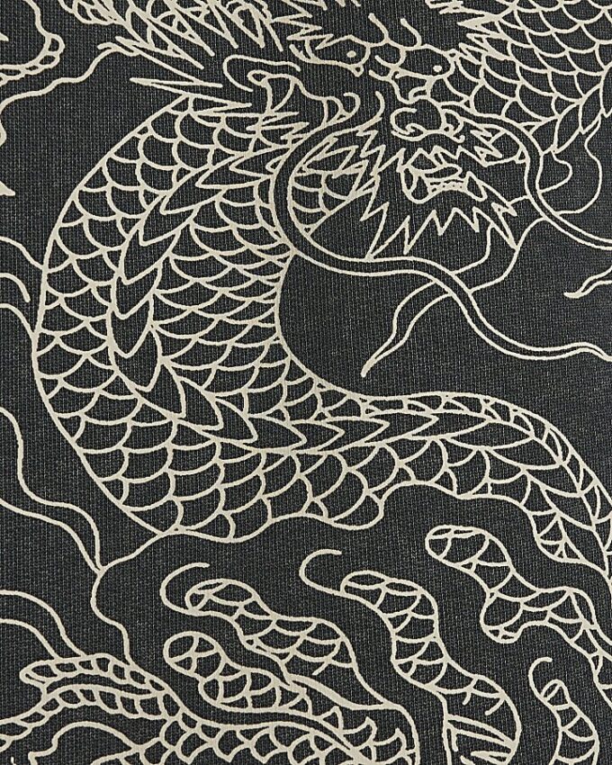 Svarta shorts med broderad japansk drake