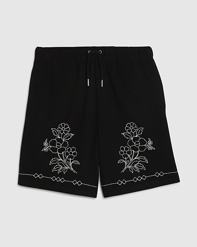 Svarta shorts med normal passform och blommig brodyr