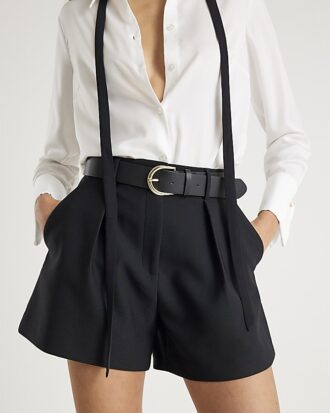 Svarta strukturerade shorts med bälte Svarta strukturerade shorts med bälte