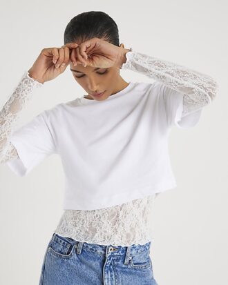 Vit boxig hybrid-T-shirt i spets