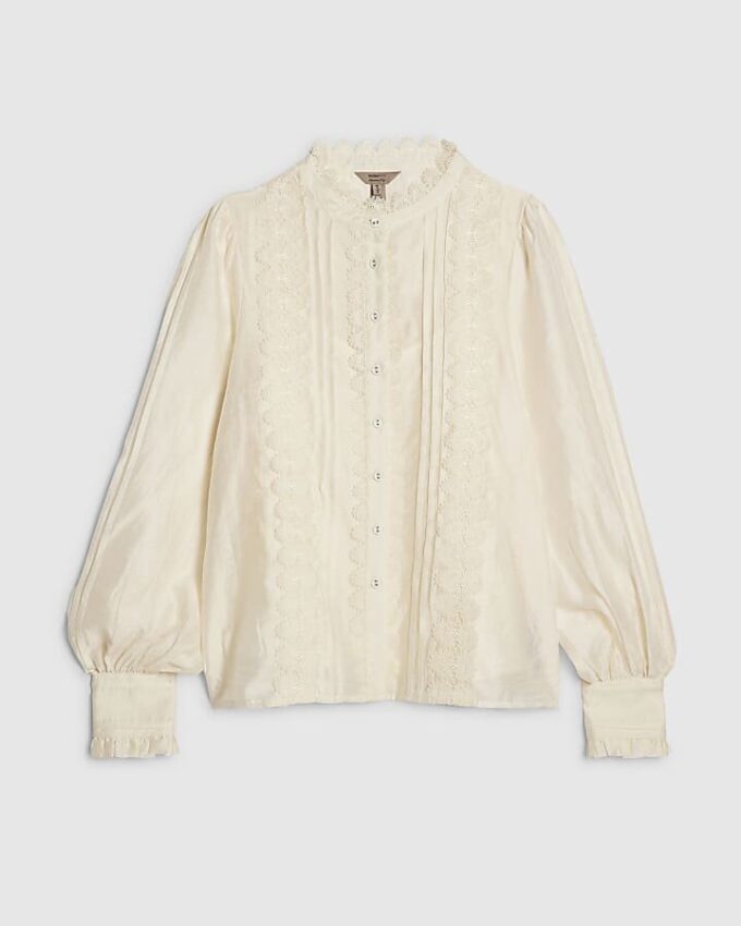 Vit broderad långärmad skjorta