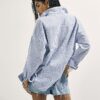 Vit broderad patchwork-randig skjorta