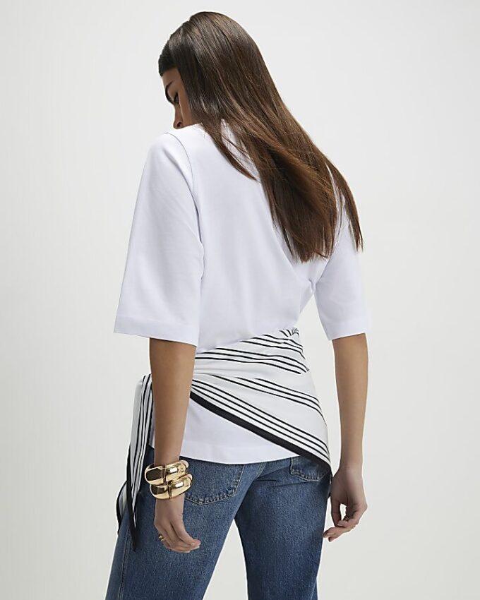 Vit kortärmad T-shirt med scarfdetalj