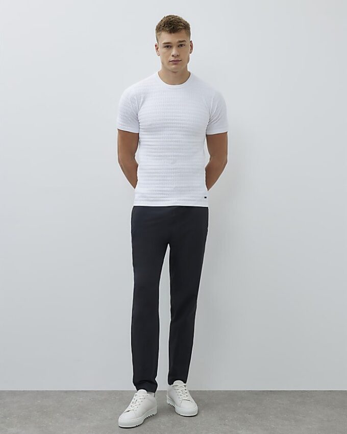 Vit muskelpassad texturerad T-shirt