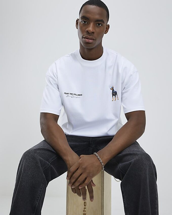 Vit oversized Doberman T-shirt