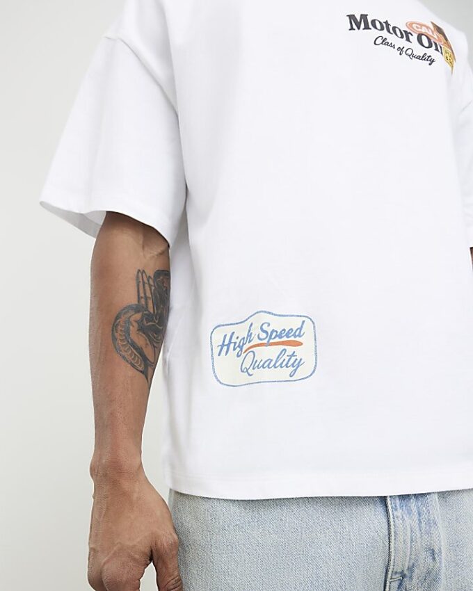 Vit oversized-passformad Motor Oil Bull T-shirt