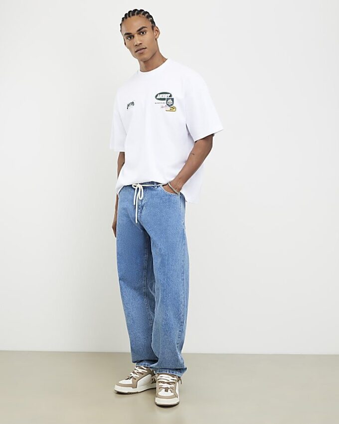 Vit oversized-passformad T-shirt med alpinbadge