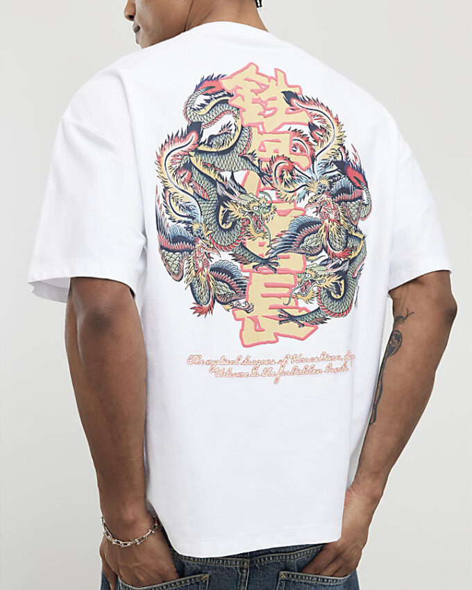 Vit oversized-passformad T-shirt med drakgraffiti