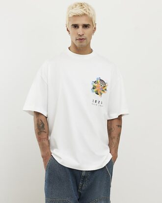 Vit oversized-passformad T-shirt med flagga