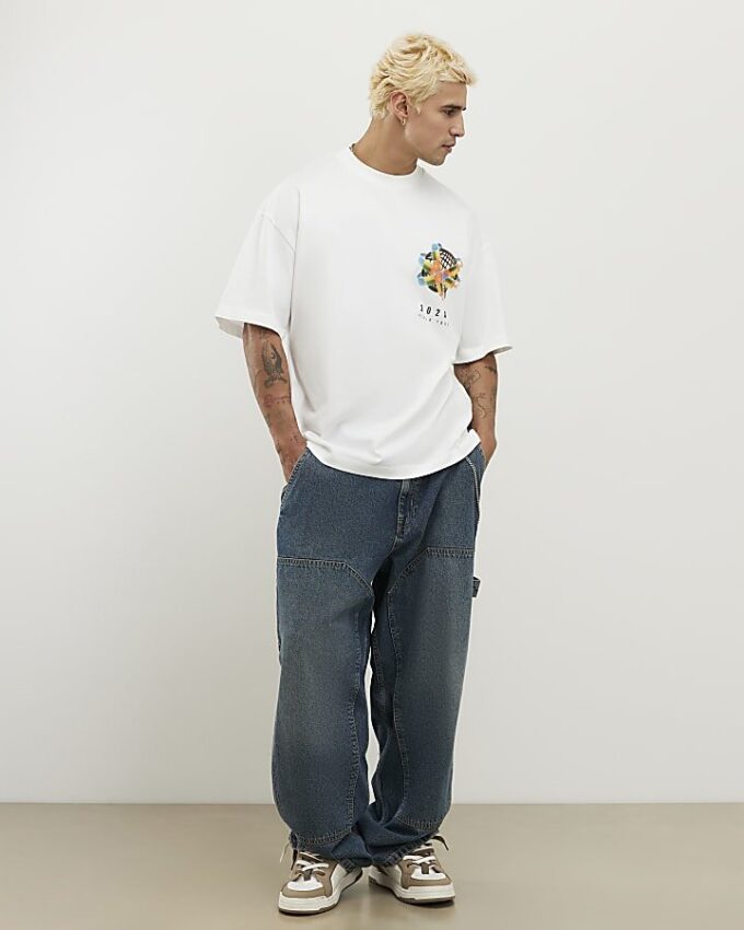 Vit oversized-passformad T-shirt med flagga