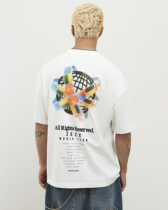 Vit oversized-passformad T-shirt med flagga