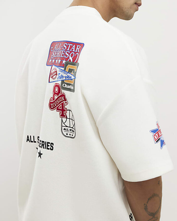 Vit oversized-passformad T-shirt med flera USA-märken