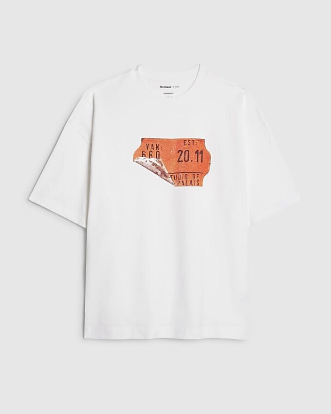 Vit oversized-passformad T-shirt med streckkodsetikett