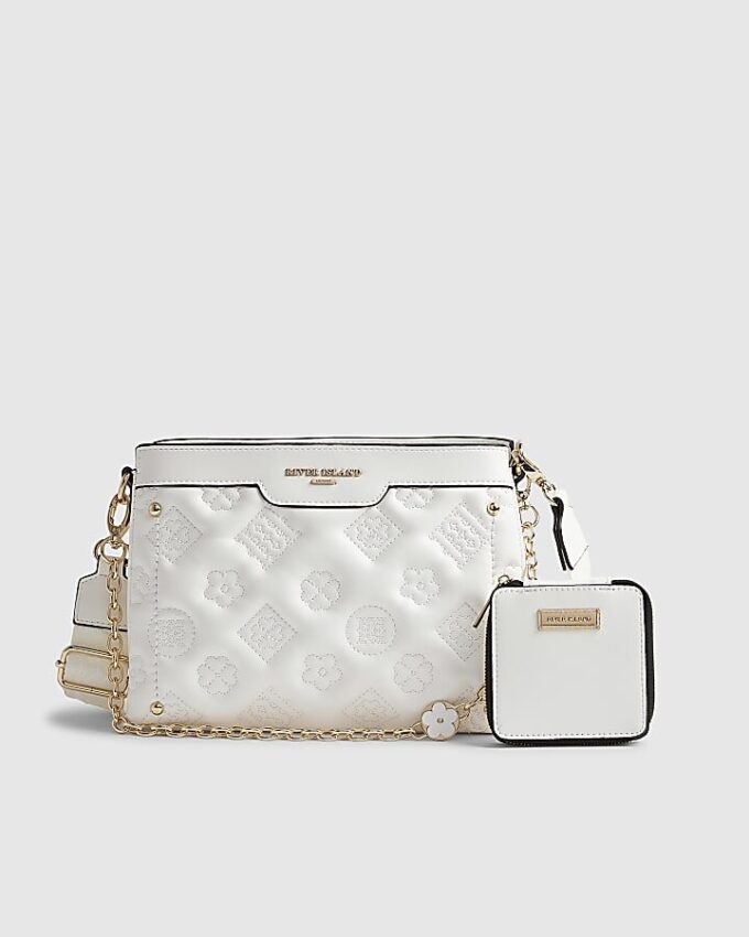 Vit quiltad crossbody-väska med monogram