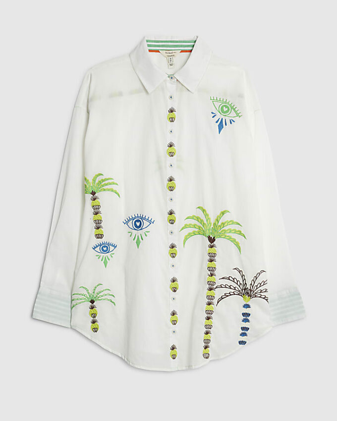 Vit skjorta med broderad palmträd