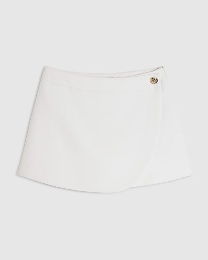 Vit skort med knäppning fram