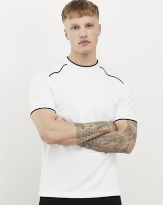 Vit slim fit-T-shirt med piping