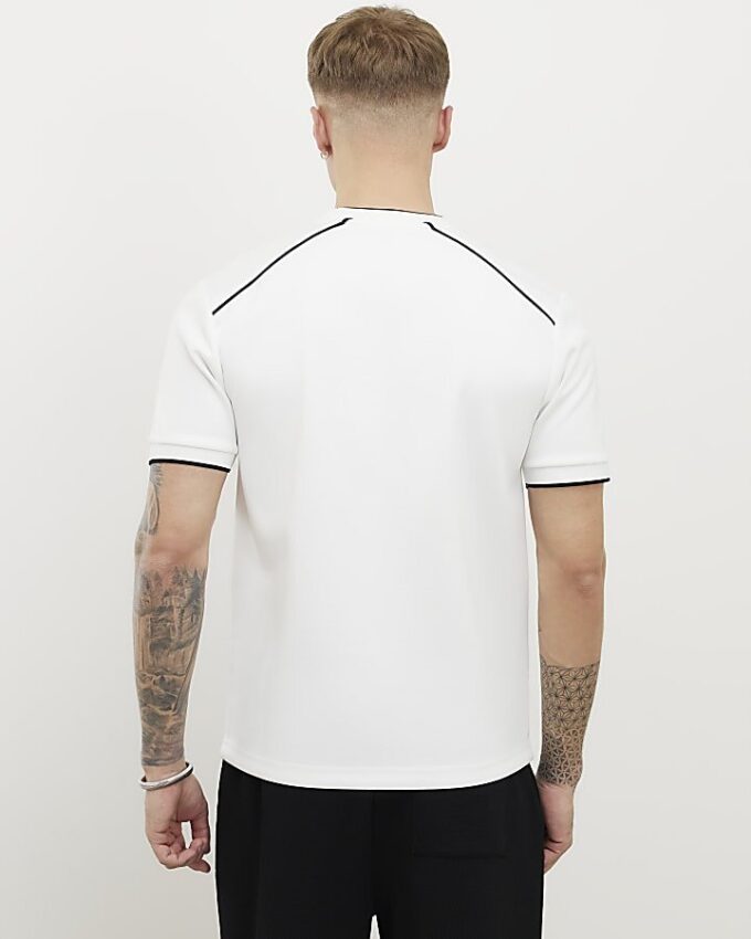 Vit slim fit-T-shirt med piping