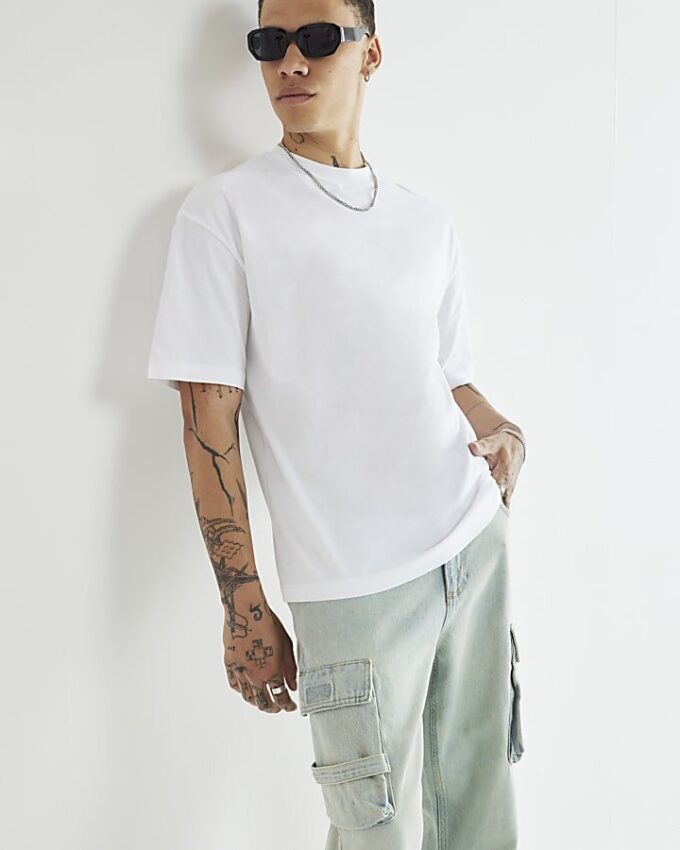 Vit T-shirt i oversized-modell