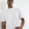 Vit T-shirt med broderi och normal passform Vit T-shirt med broderi och normal passform