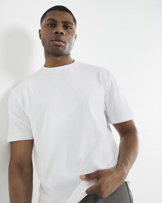 Vit T-shirt med broderi och normal passform