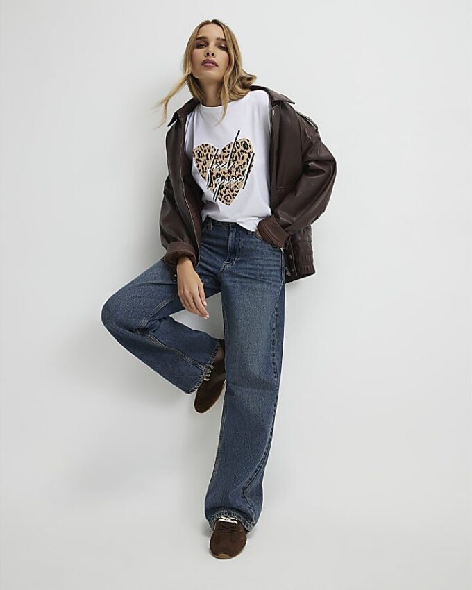 Vit T-shirt med leopardhjärta och Feel Good-folie