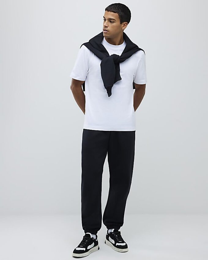 Vit T-shirt med normal passform Vit T-shirt med normal passform