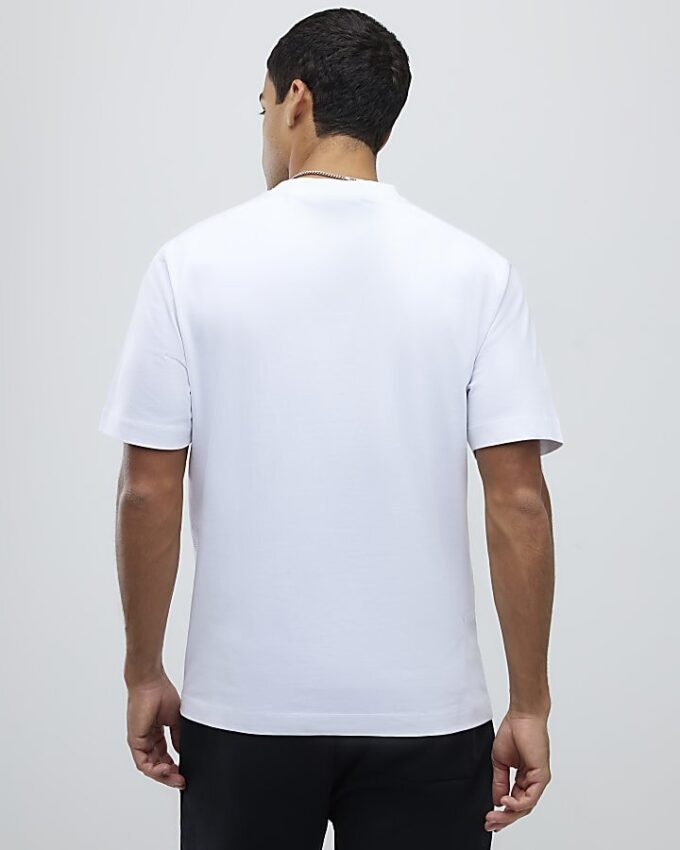 Vit T-shirt med normal passform Vit T-shirt med normal passform
