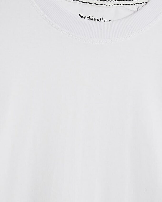 Vit T-shirt med normal passform Vit T-shirt med normal passform