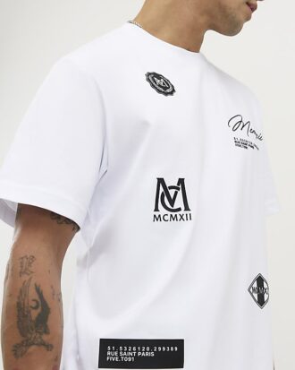 Vit T-shirt med normal passform och MCMXII-märken Vit T-shirt med normal passform och MCMXII-märken