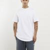 Vit T-shirt med normal passform och rundad fåll