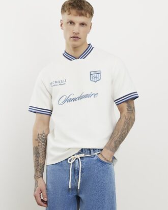 Vit T-shirt med normal passform och tippad krage Vit T-shirt med normal passform och tippad krage