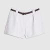 Vita flätade shorts med bälte