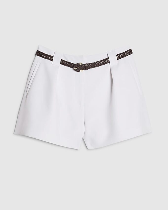Vita flätade shorts med bälte