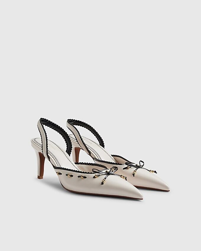 Vita pumps med piping och rosett bak