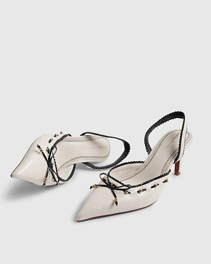 Vita pumps med piping och rosett bak
