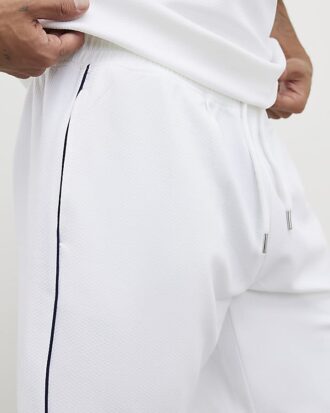 Vita slim fit-shorts med texturerade kanter