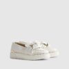 Vita slip-on-skor med ringdetalj