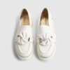 Vita slip-on-skor med ringdetalj