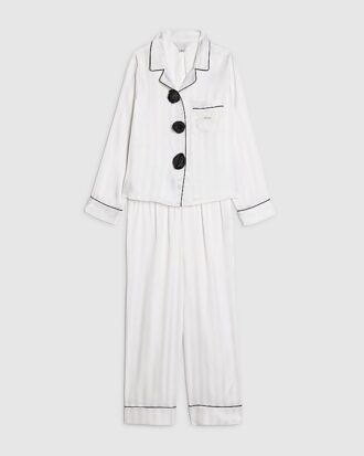 Vitt pyjamas-set i satin med corsage för flickor